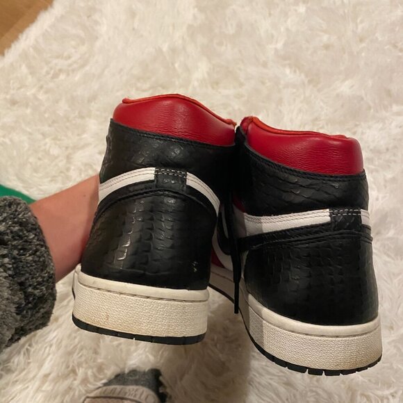 Nike Air Jordan 1 Retro High Satin Snake Chicago (W) – Size 7.5 - Picture 5 of 8